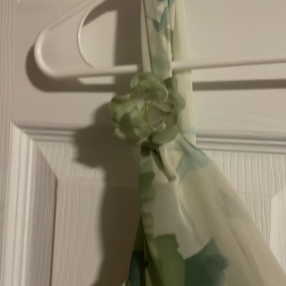 Beautiful Spring Dress - Picture 3 of 6